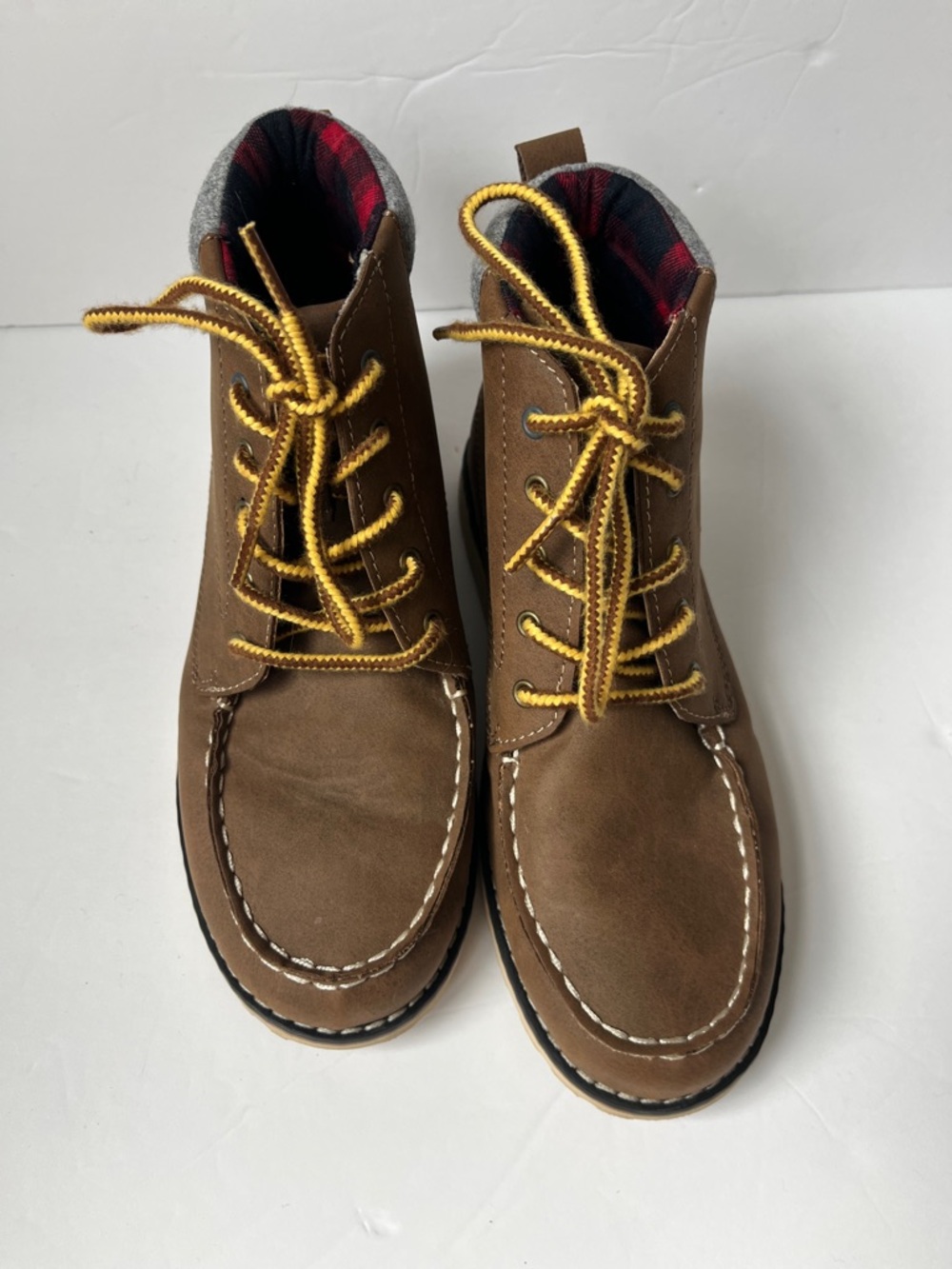 Boy’s Cat & Jack Brown Lace-Up Boots with Yellow Laces Size 4